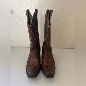 Cowgirl brown boots